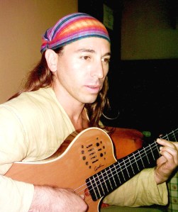 alex-piedra-cantautor-costarricense